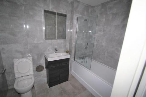 2 bedroom flat to rent, Chatham Hill Road, Bat and Ball, Sevenoaks, Kent, TN14 5AP