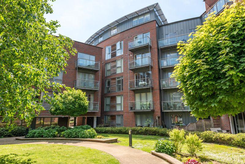 The Heart, WaltonOnThames 2 bed apartment £1,600 pcm (£369 pw)