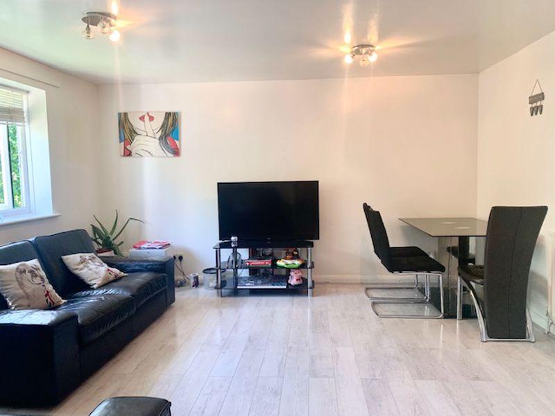 Joslyn Close, Enfield Island Village, Enfield EN3 2 bed apartment £1,450 pcm (£335 pw)