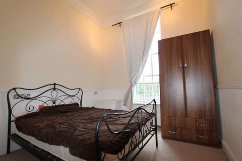 2 bedroom flat to rent, Charrington House,1 Cephas Avenue, London