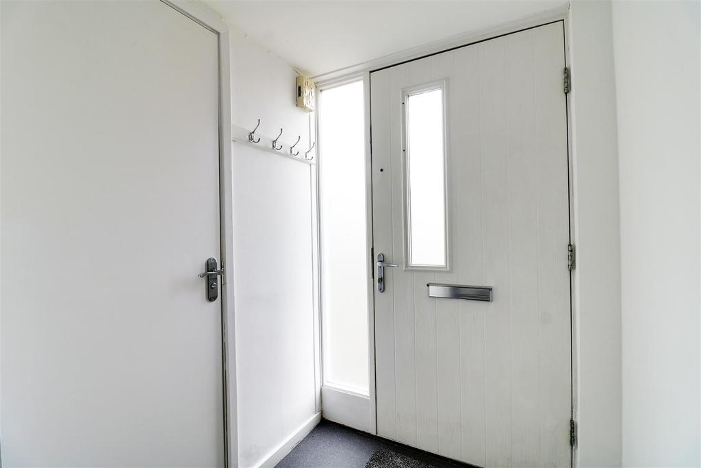 Leigh Close, Walsall 3 bed link detached house £895 pcm (£207 pw)