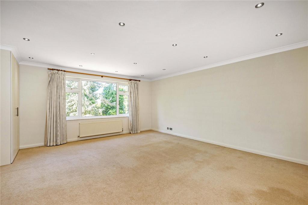 House in Kingston upon Thames - More