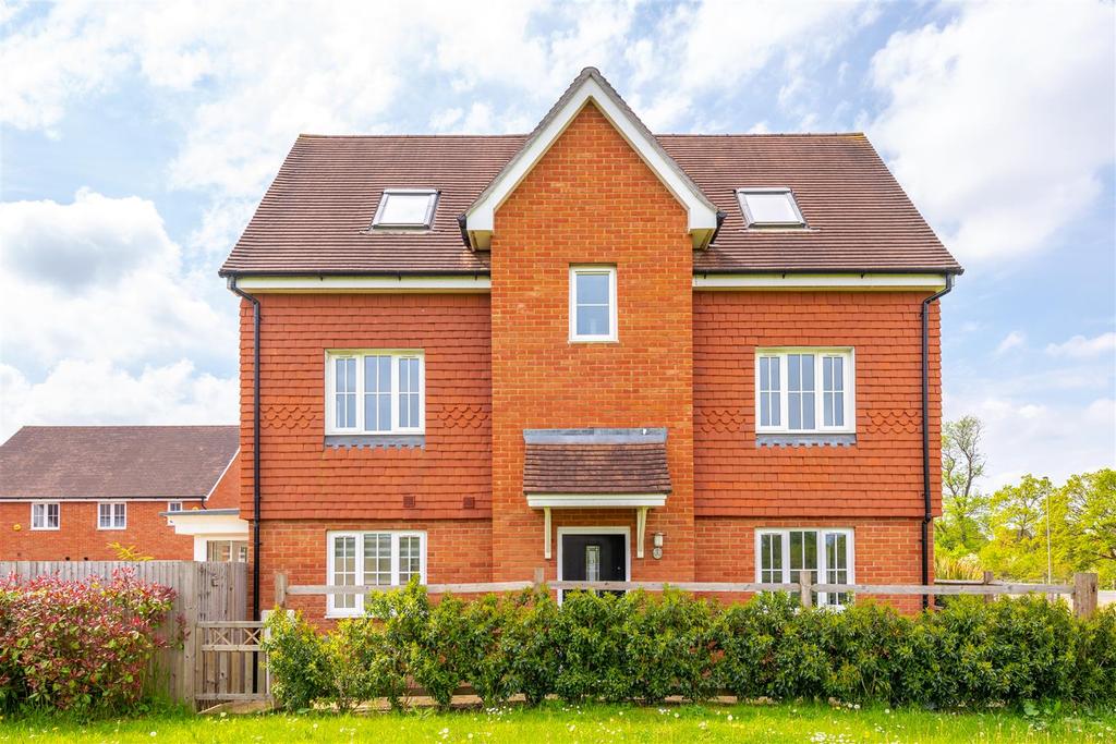 Brookfield Drive, Horley 4 bed house £475,000
