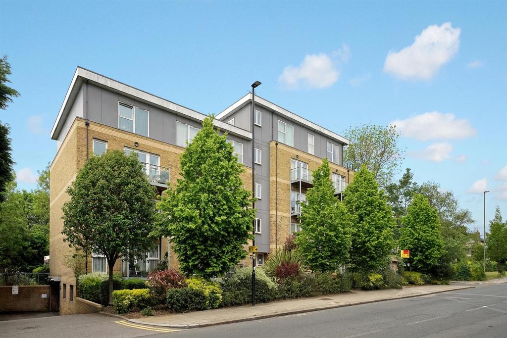 High Street, Edgware 1 bed apartment £275,000