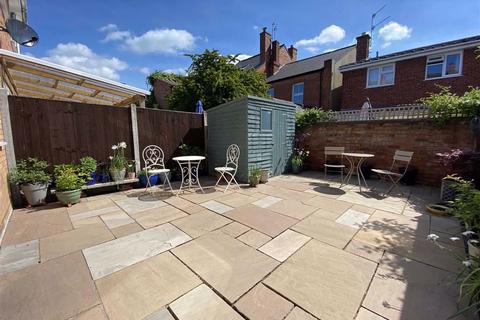 24 Middle Road, Worcester, WR2 4HT