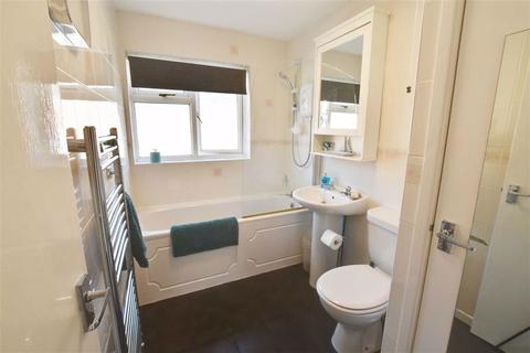 24 Middle Road, Worcester, WR2 4HT