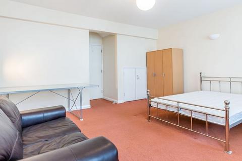 2 bedroom flat to rent, W1T