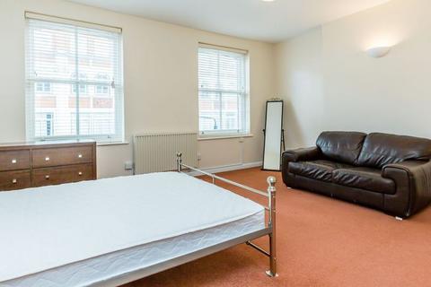 2 bedroom flat to rent, W1T