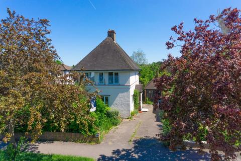 58 Forest Drive, Theydon Bois, Epping, CM16 7EZ