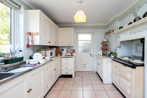 58 Forest Drive, Theydon Bois, Epping, CM16 7EZ