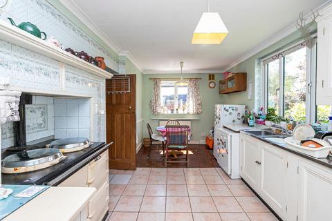 58 Forest Drive, Theydon Bois, Epping, CM16 7EZ
