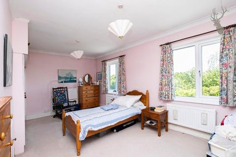 58 Forest Drive, Theydon Bois, Epping, CM16 7EZ