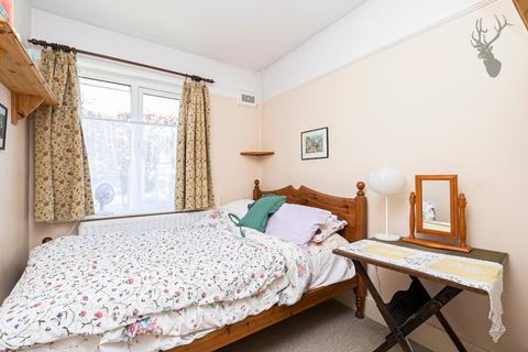 58 Forest Drive, Theydon Bois, Epping, CM16 7EZ