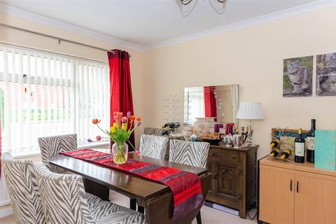 3 Carrs Meadow, Withernsea, HU19 2EL