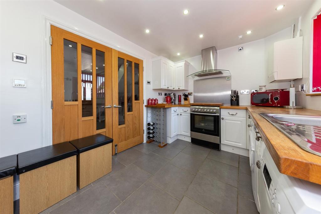 Bunting Road, Luton 2 bed semidetached house £250,000