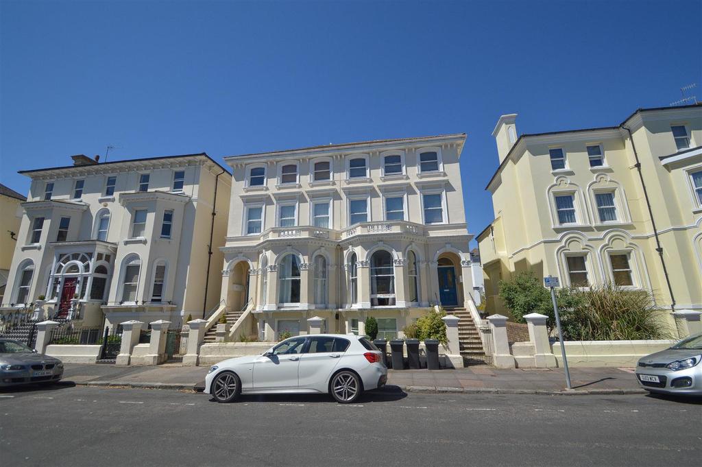 Spencer Road, Eastbourne 2 bed flat for sale £199,950