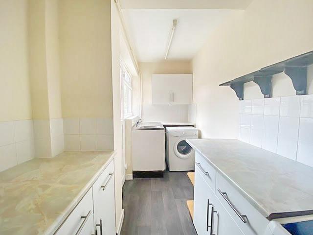Kitchen 2.JPG