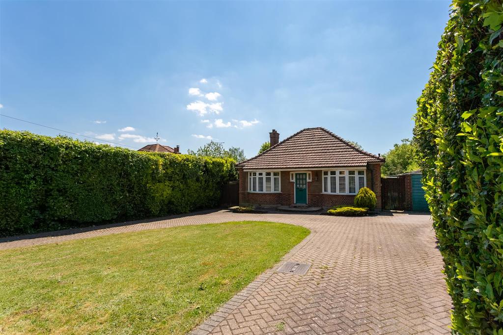 Croydon Lane, Banstead 2 bed detached bungalow for sale £675,000