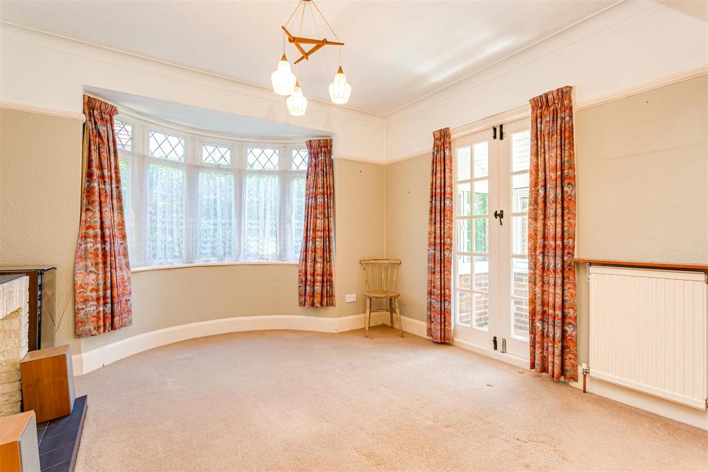 Croydon Lane, Banstead 2 bed detached bungalow £675,000