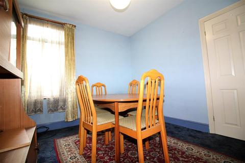 37 Theydon Street, Walthamstow, London, E17 8EN