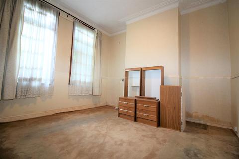 37 Theydon Street, Walthamstow, London, E17 8EN