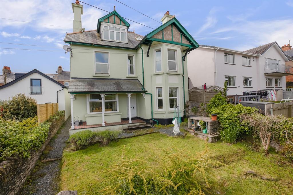 Westville Hill, Kingsbridge 2 bed apartment £185,000