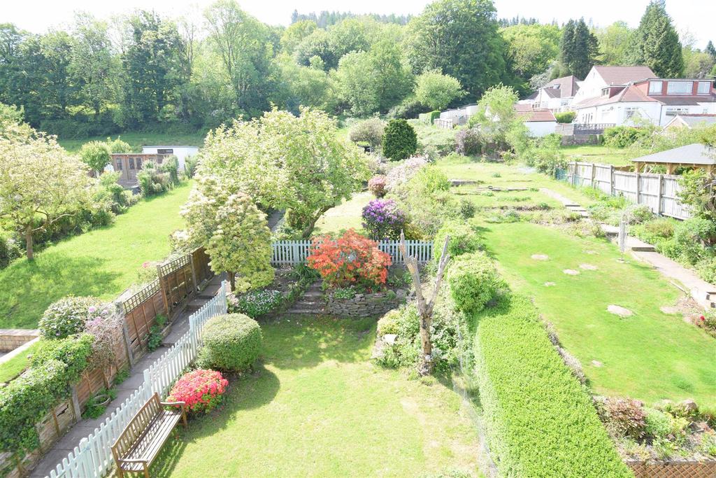 Warren Drive, Caerphilly 4 bed semidetached house £395,000