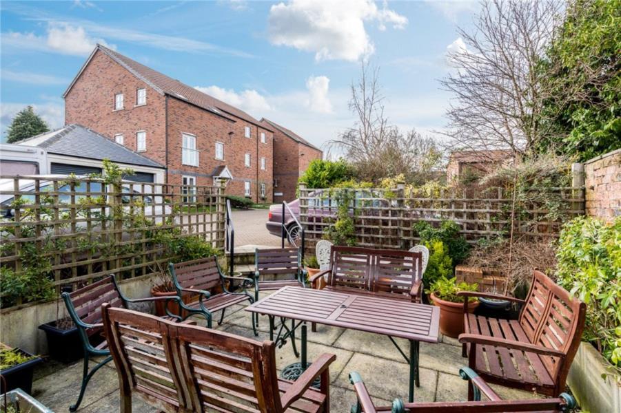 Lancaster Court, Boroughbridge, York, YO51 9NJ 3 bed apartment £995
