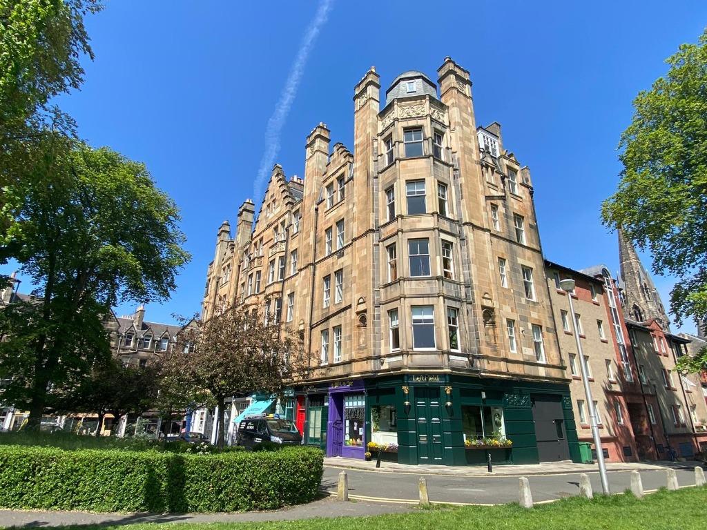 Barclay Terrace, Bruntsfield, Edinburgh, EH10 4 bed flat £1,800 pcm