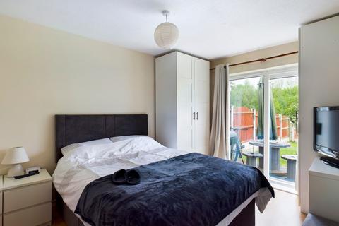 81 Defoe Drive, Stoke-on-trent, ST3 5HN