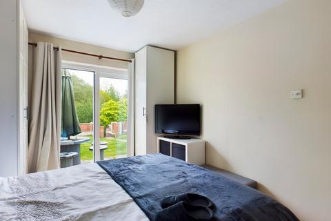 81 Defoe Drive, Stoke-on-trent, ST3 5HN
