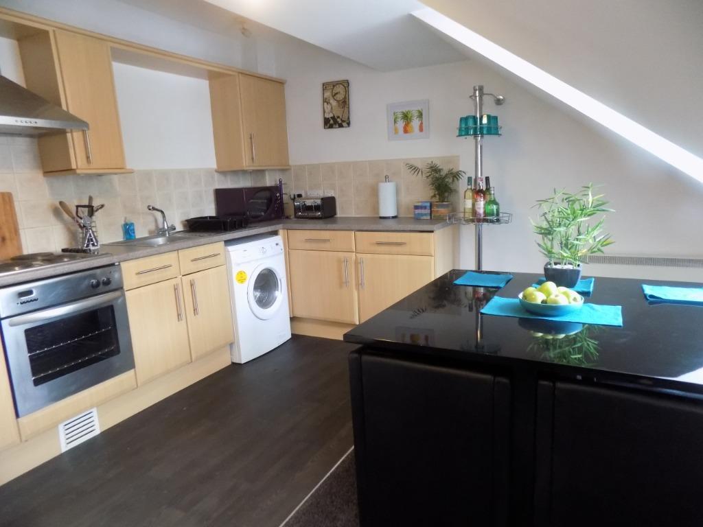 Spinners Yard, Fisher Street... 2 bed flat £500 pcm (£115 pw)