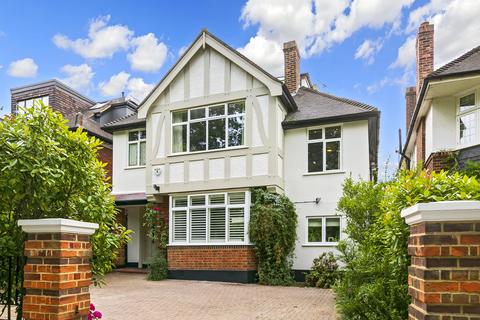 143 Queens Road, Richmond, TW10 6HF