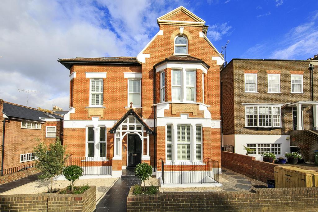 Montague Road, Richmond, Surrey, UK, TW10 3 bed apartment £1,495,000