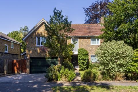 8 Cedar Heights, Richmond, TW10 7AE