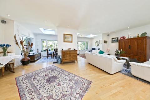 8 Cedar Heights, Richmond, TW10 7AE