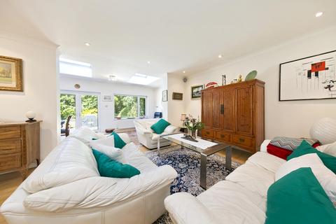 8 Cedar Heights, Richmond, TW10 7AE