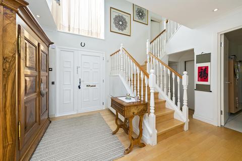 8 Cedar Heights, Richmond, TW10 7AE