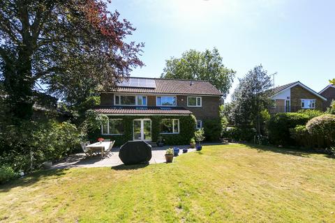 8 Cedar Heights, Richmond, TW10 7AE