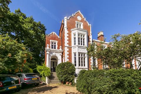 5b Queens Road, Richmond, TW10 6JW