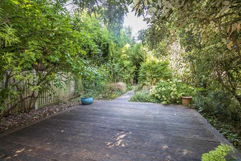 5b Queens Road, Richmond, TW10 6JW