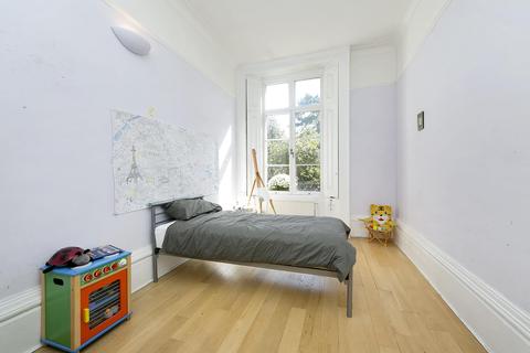 5b Queens Road, Richmond, TW10 6JW