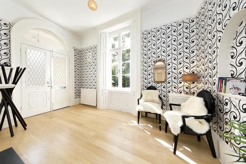 5b Queens Road, Richmond, TW10 6JW