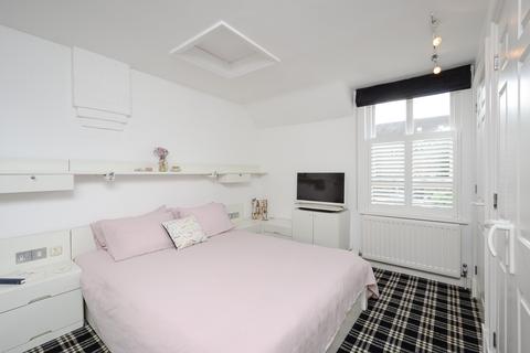 1 King George Square, Richmond, TW10 6LF