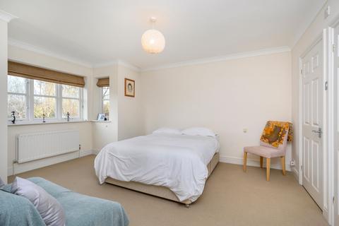 2 Bainbridge Close, Ham, Richmond, TW10 5JJ