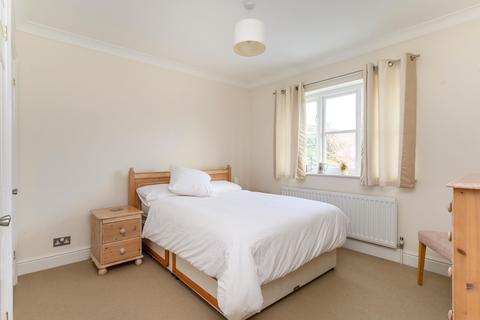 2 Bainbridge Close, Ham, Richmond, TW10 5JJ