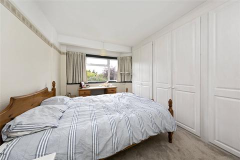 172 Dukes Avenue, Richmond, TW10 7YJ