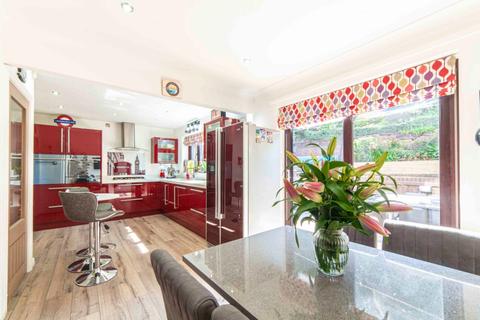 4 Alderwood Fold, Lees, Oldham, OL4 5RW