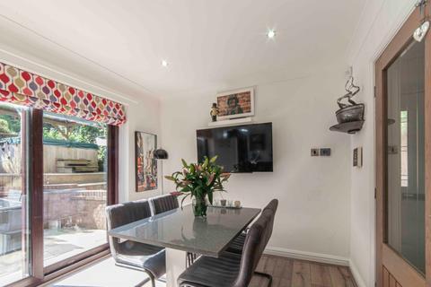 4 Alderwood Fold, Lees, Oldham, OL4 5RW