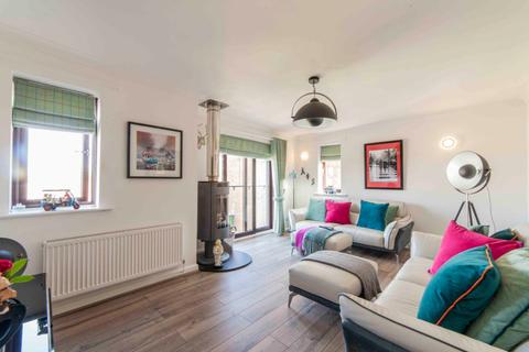 4 Alderwood Fold, Lees, Oldham, OL4 5RW
